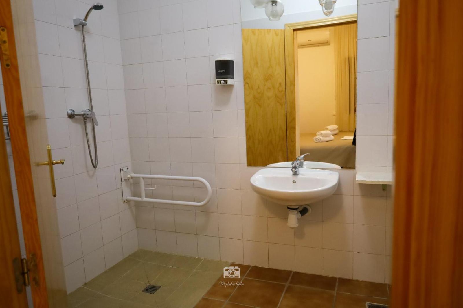 Hospedium Dlj Hostal Ben Nassar Arjona المظهر الخارجي الصورة